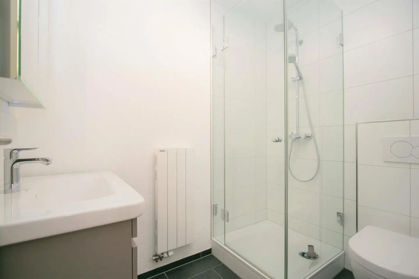 Appartement élégant à distance de marche du centre-ville - Photo 3 sur 4