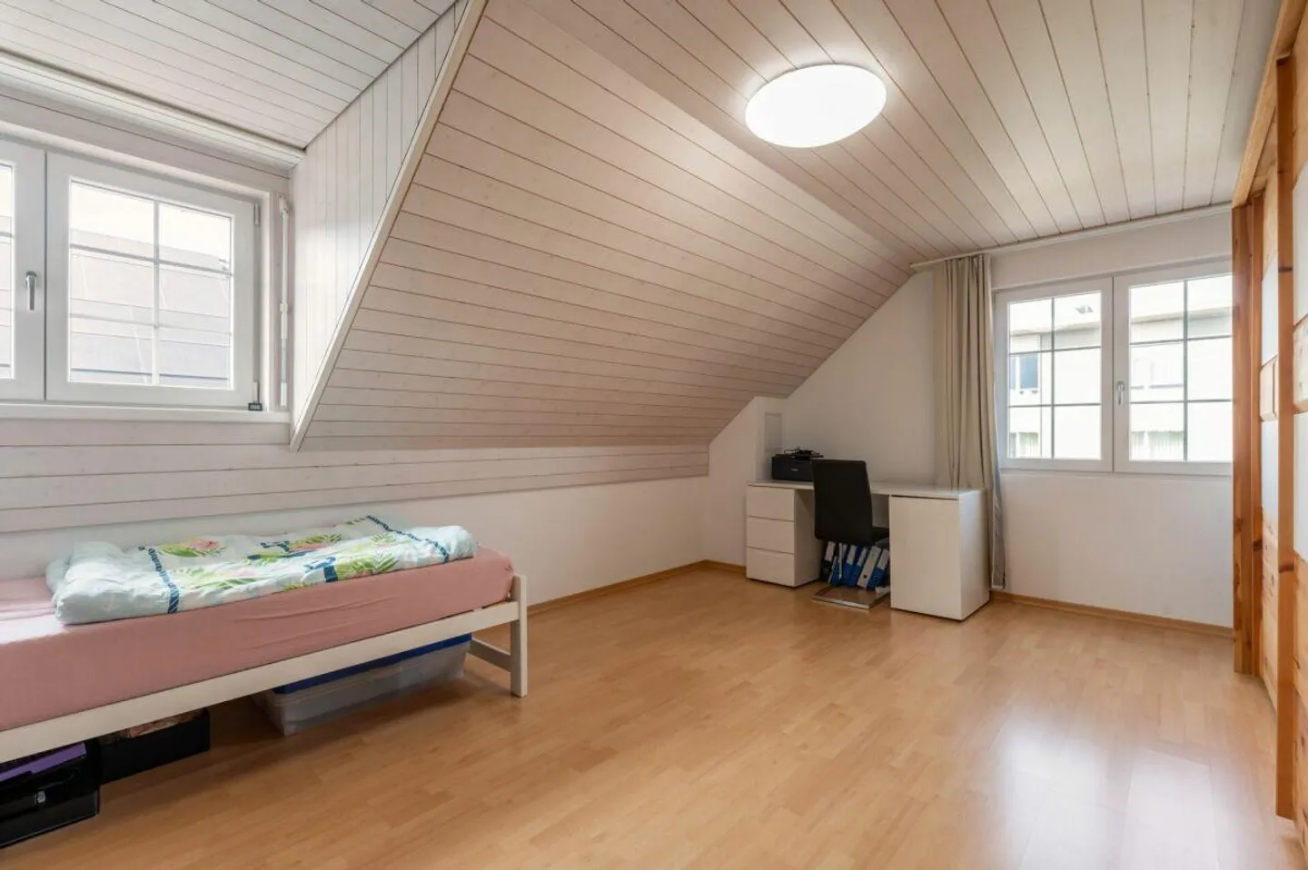 Gehobenes 5.5-Zimmer-Einfamilienhaus an ruhiger, begehrter Wohnlage! - Foto 12 von 15