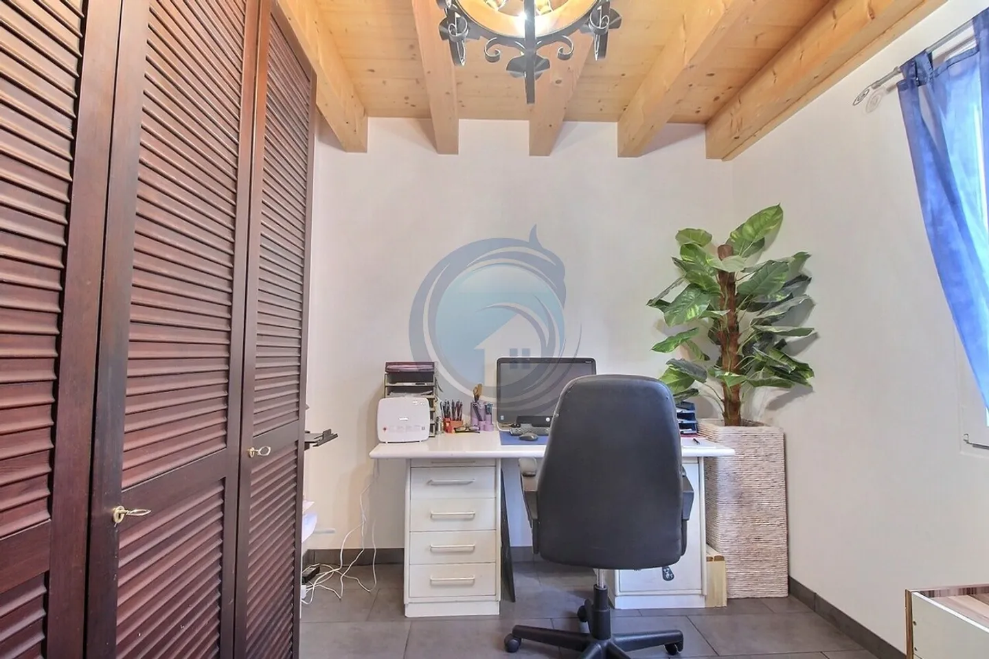 Charming Semi-Detached House with 7.5 Rooms - Photo 9 of 19