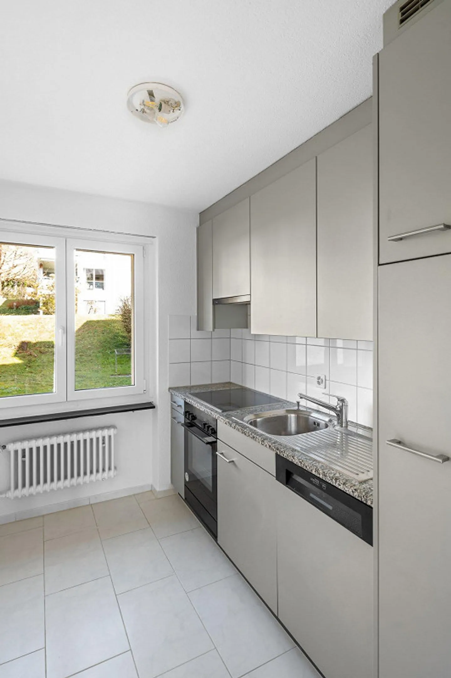 Louer sans dépôt - grand appartement familial avec beau balcon - Photo 3 sur 5