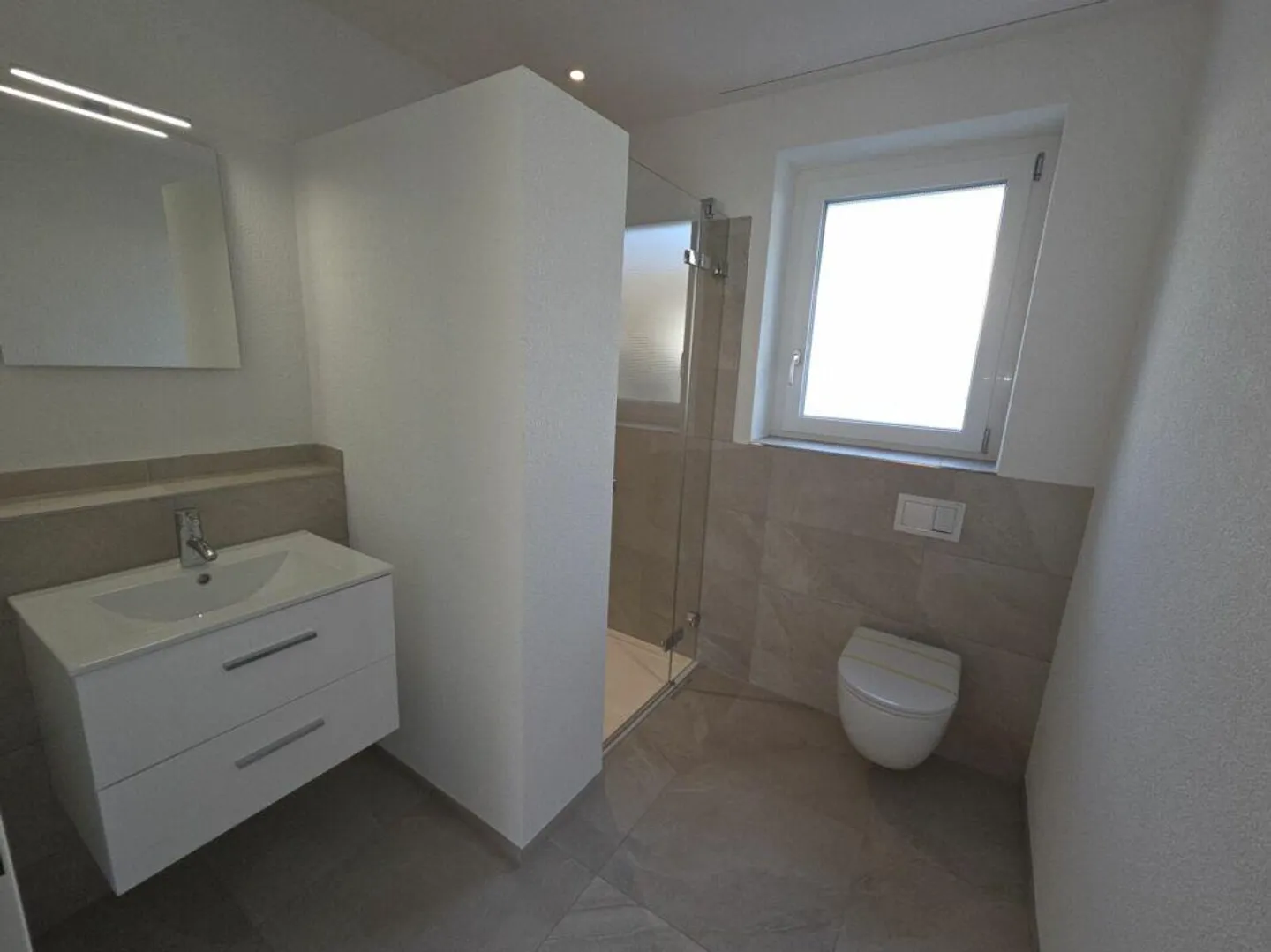 À vendre à 8362 Itaslen, nouvelle maison de ville 5½ pièces, dans un emplacement calme et ensoleillé adjacent à la zone agricole ! - Photo 16 sur 26