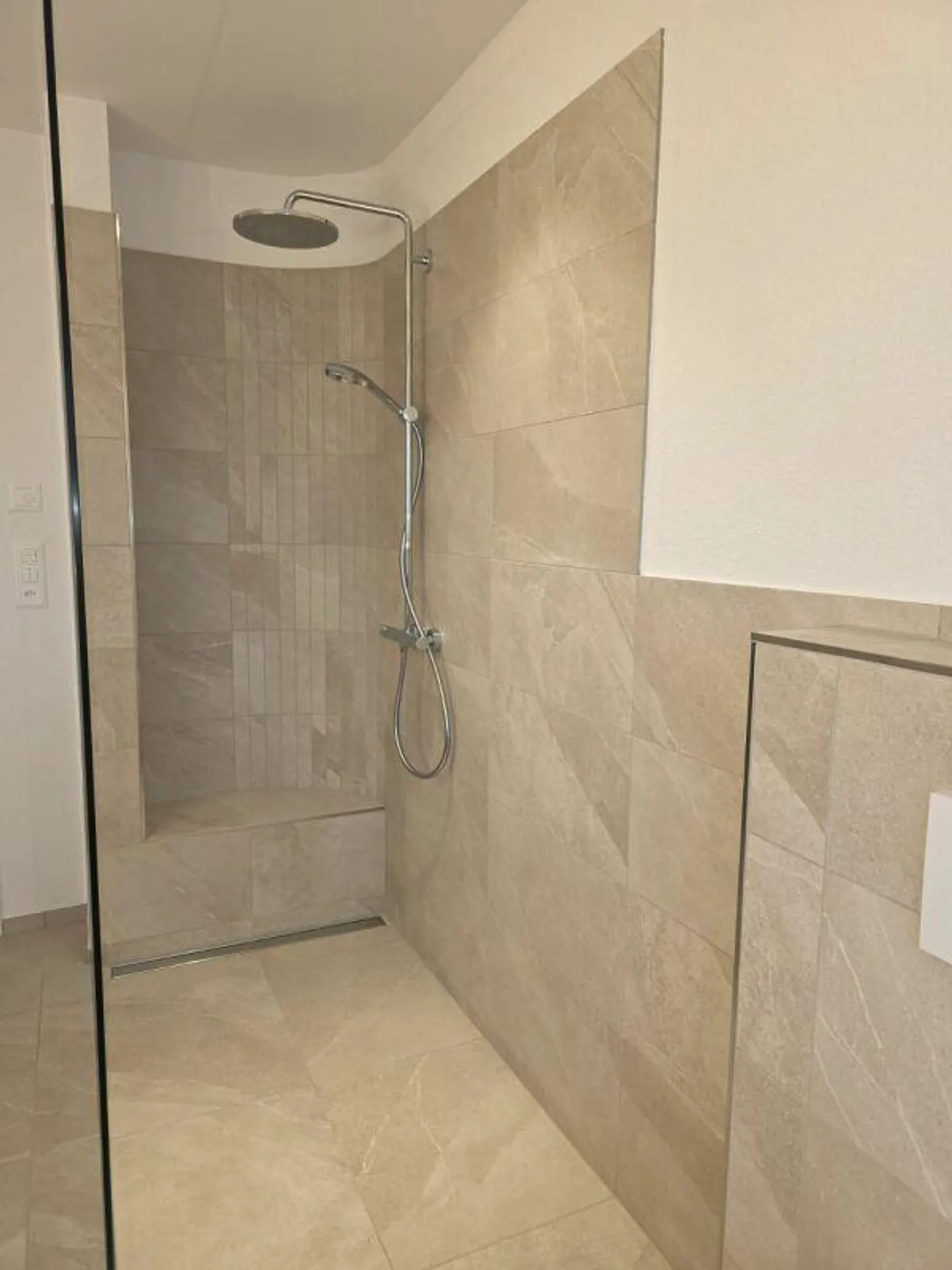 À vendre à 8362 Itaslen, nouvelle maison de ville 5½ pièces, dans un emplacement calme et ensoleillé adjacent à la zone agricole ! - Photo 19 sur 26