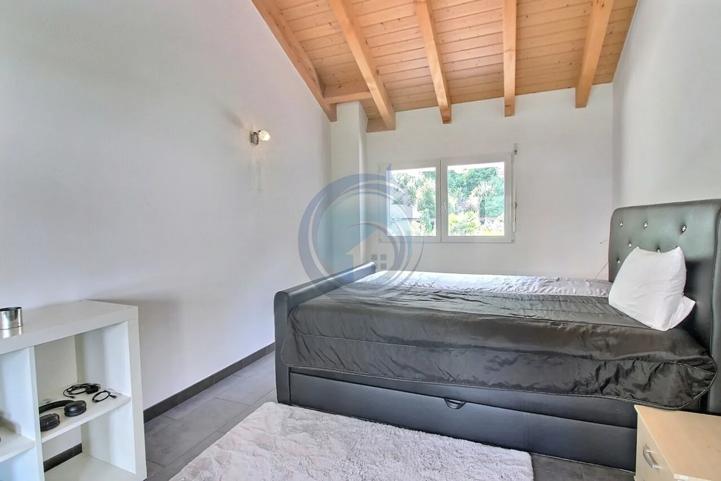 Charming Semi-Detached House with 7.5 Rooms - Photo 16 of 19