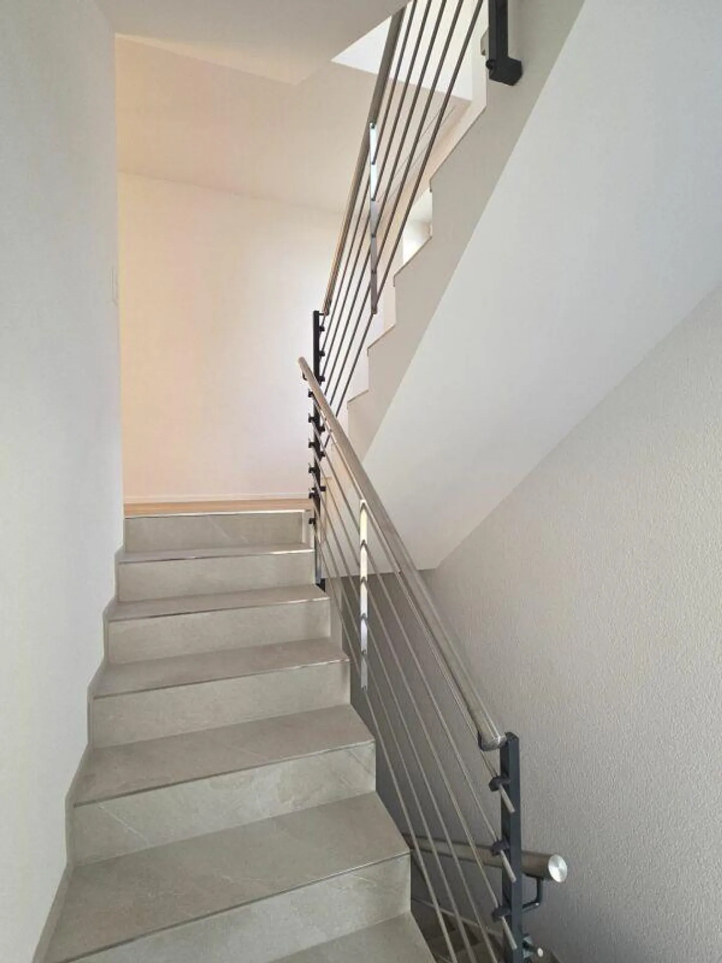 À vendre à 8362 Itaslen, nouvelle maison de ville 5½ pièces, dans un emplacement calme et ensoleillé adjacent à la zone agricole ! - Photo 24 sur 26