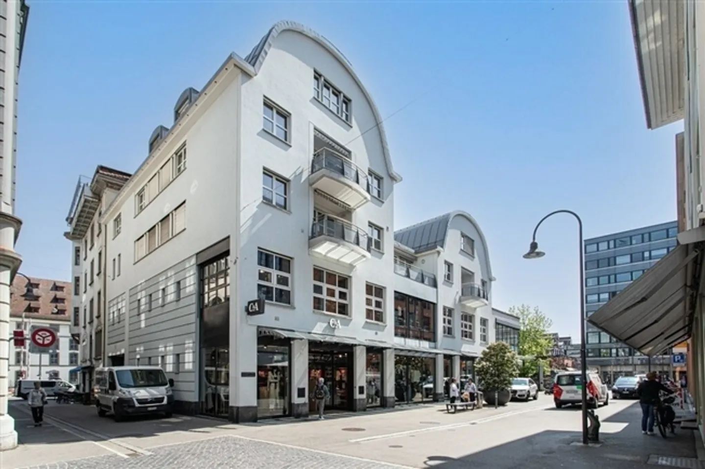 Spazio commerciale in una posizione centrale - Foto 2 di 6