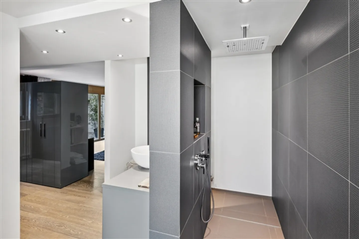 Maisonette in perfect condition with terrace and garden - Photo 9 of 13