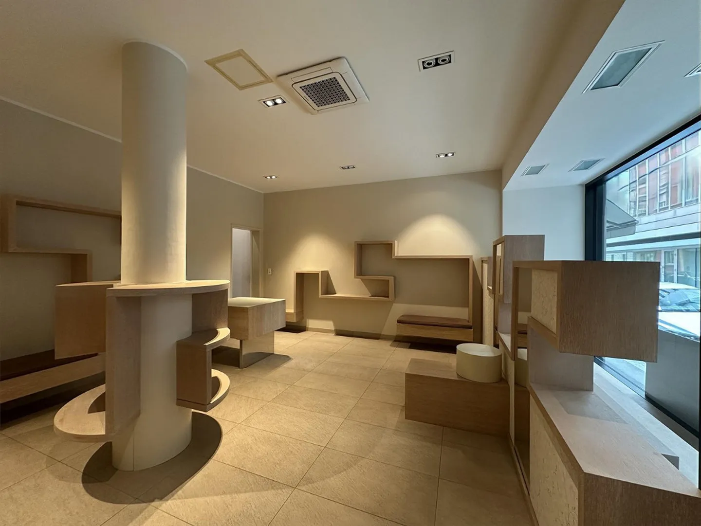 FOR RENT: SPACE WITH WINDOW IN CENTRAL LUGANO - Photo 2 of 9