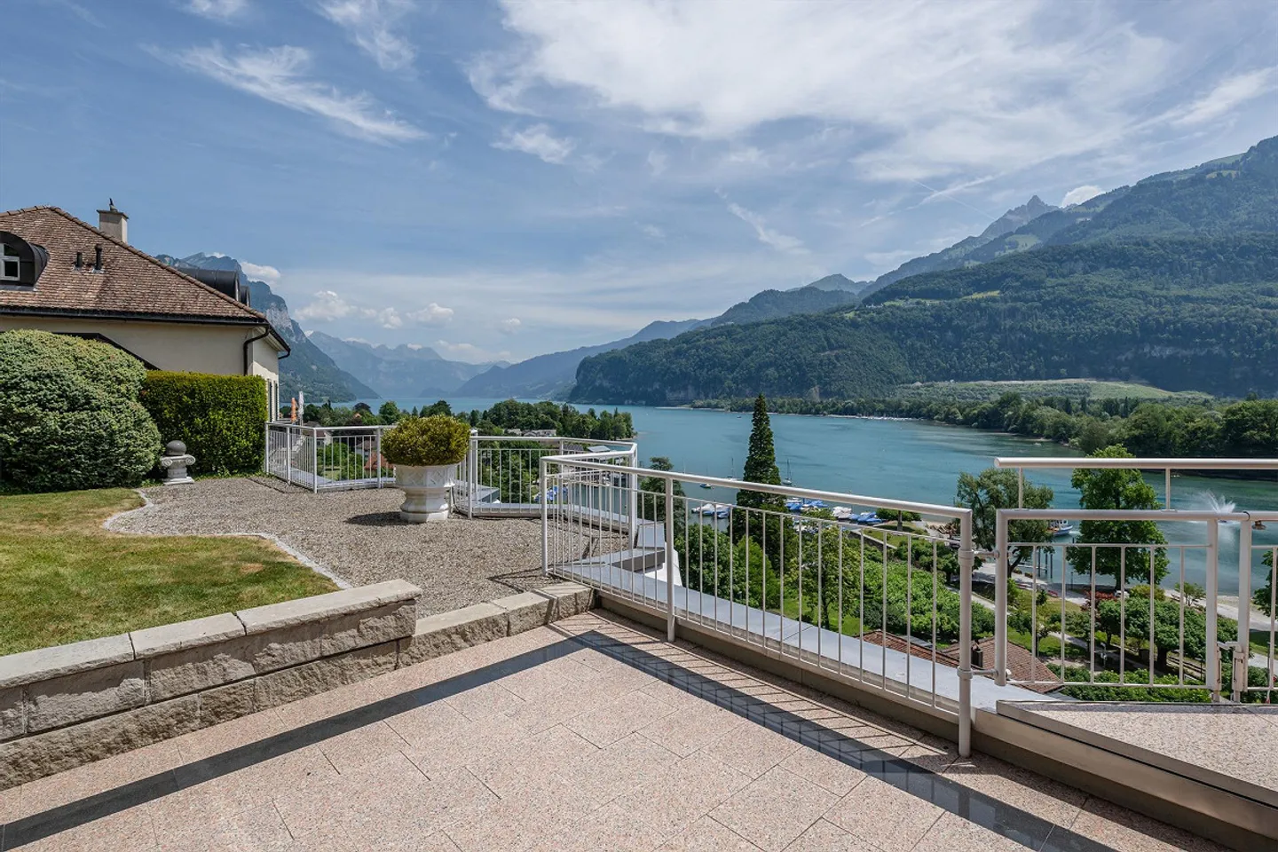 Residenza sul lago di Walen - nuovo e stiloso - Foto 1 di 8