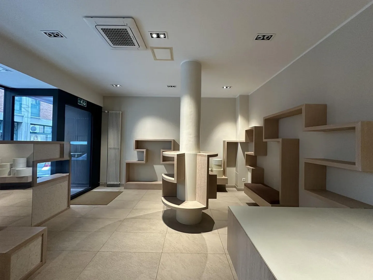 FOR RENT: SPACE WITH WINDOW IN CENTRAL LUGANO - Photo 3 of 9