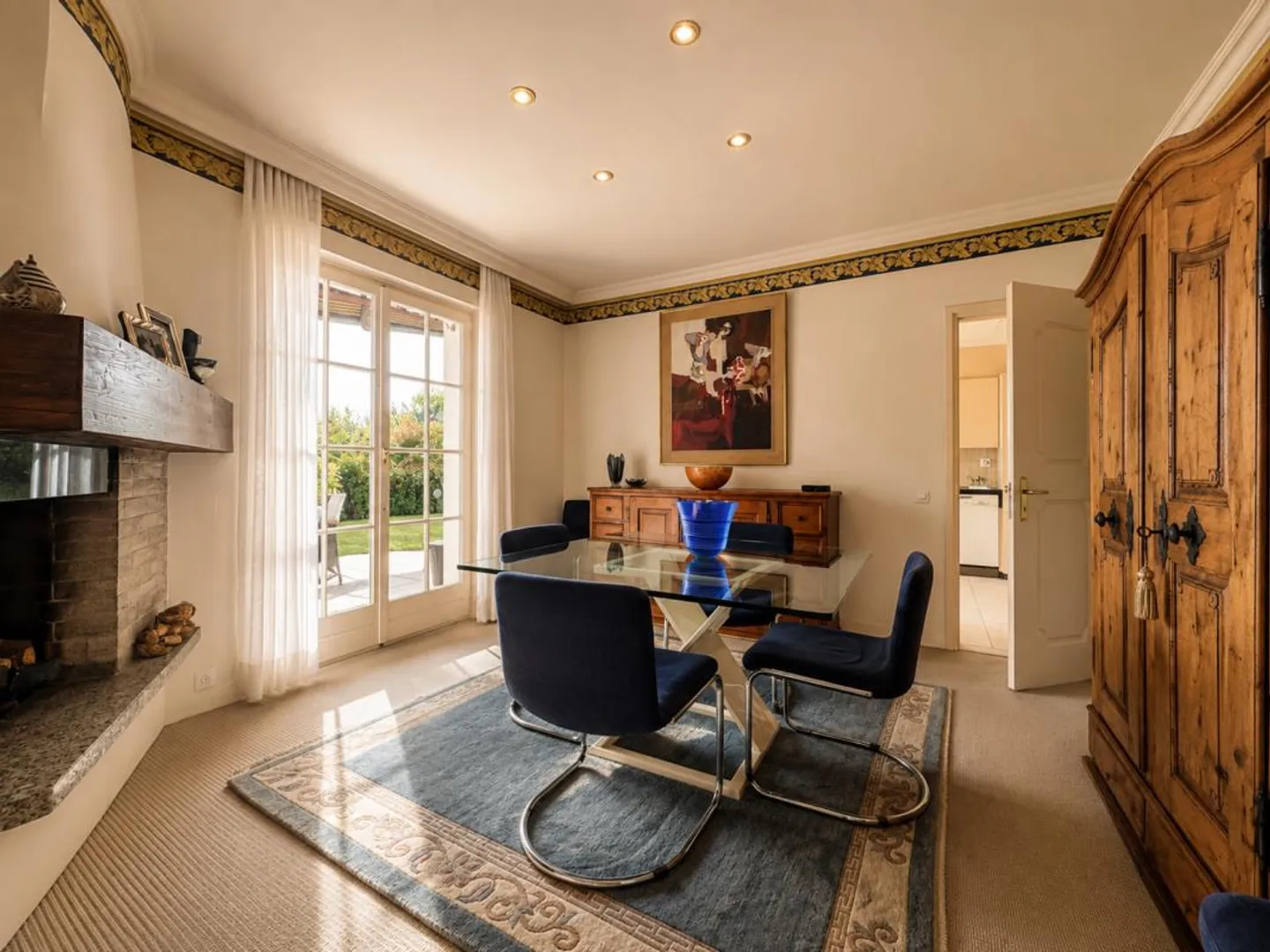 Exklusive freistehende Villa mit einem geräumigen Garten und Swimmingpool - Foto 6 von 9