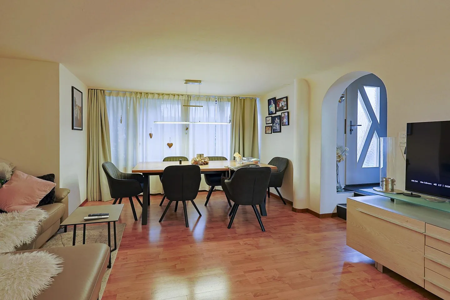 Spacious Multi-Family House with Versatile Usage Potential - Photo 10 of 13