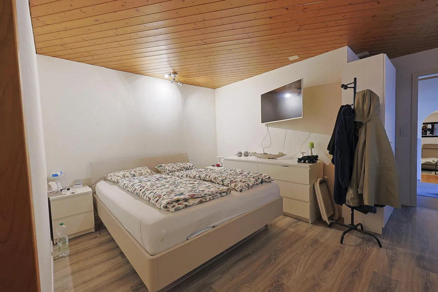 Spacious Multi-Family House with Versatile Usage Potential - Photo 11 of 13