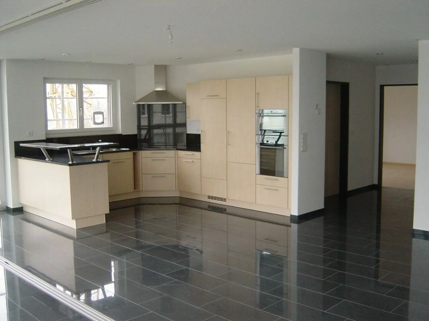 Appartamento 4.5 stanze in una posizione tranquilla e soleggiata - Foto 2 di 7