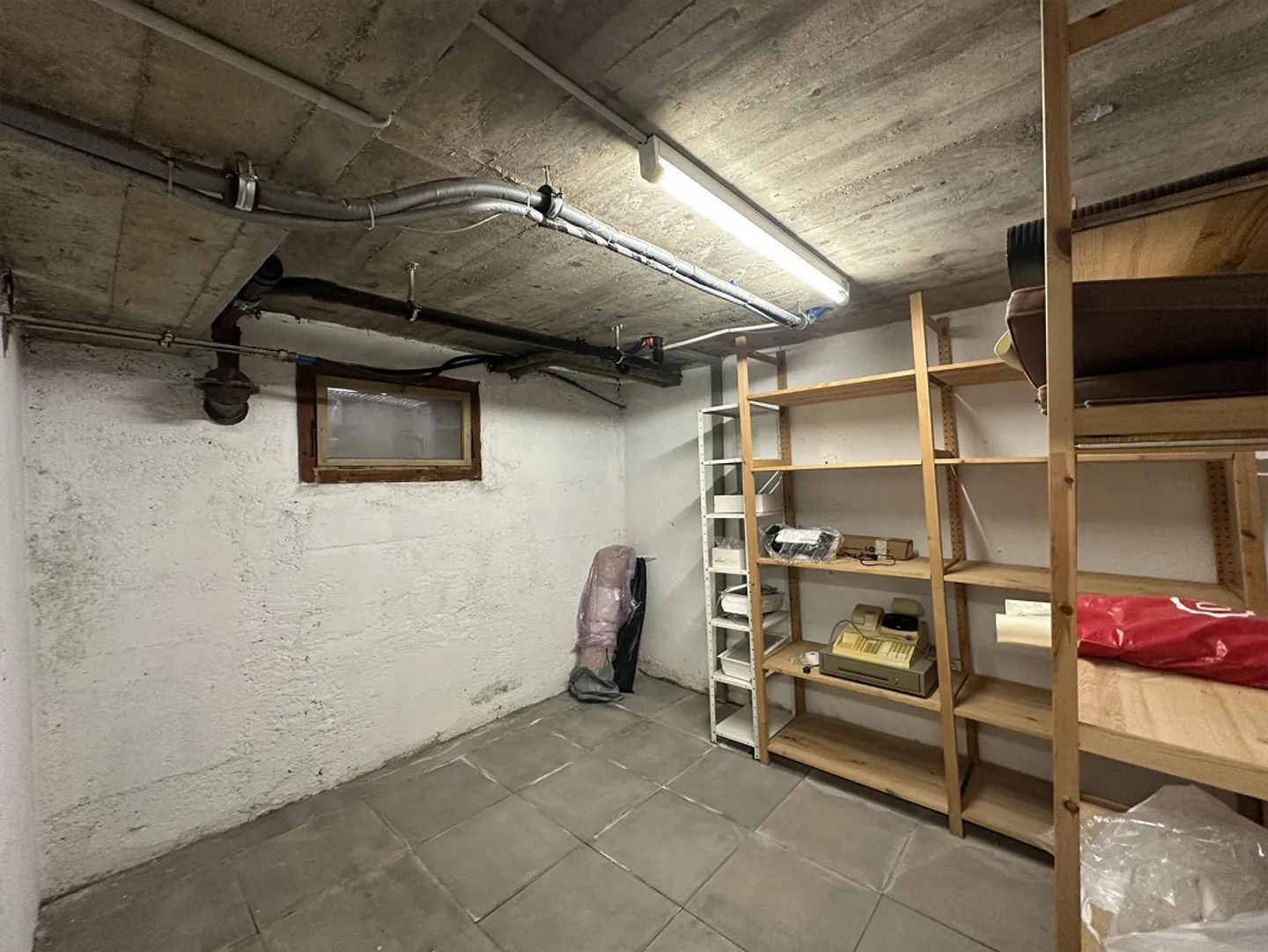 FOR RENT: SPACE WITH WINDOW IN CENTRAL LUGANO - Photo 7 of 9