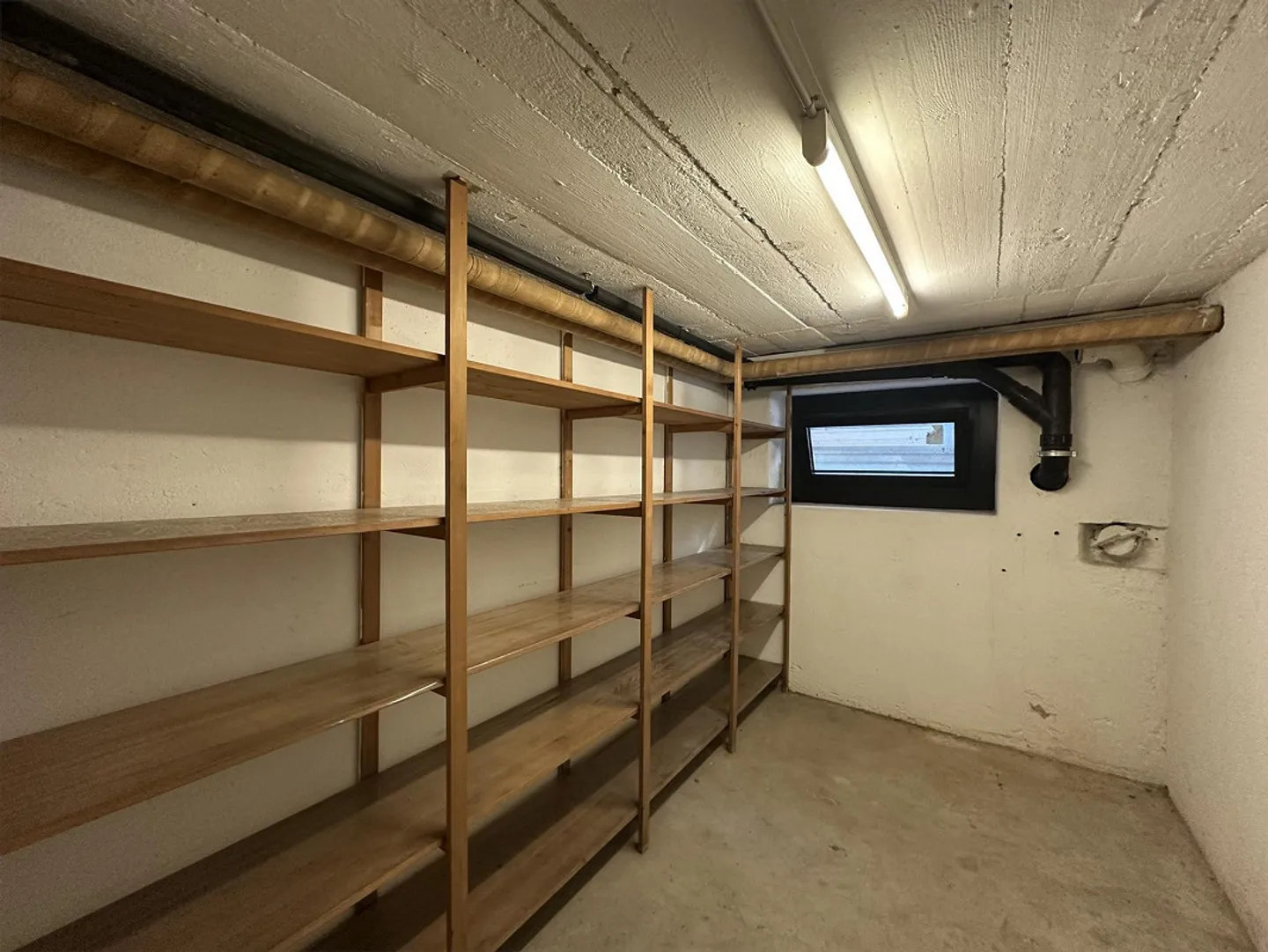FOR RENT: SPACE WITH WINDOW IN CENTRAL LUGANO - Photo 8 of 9