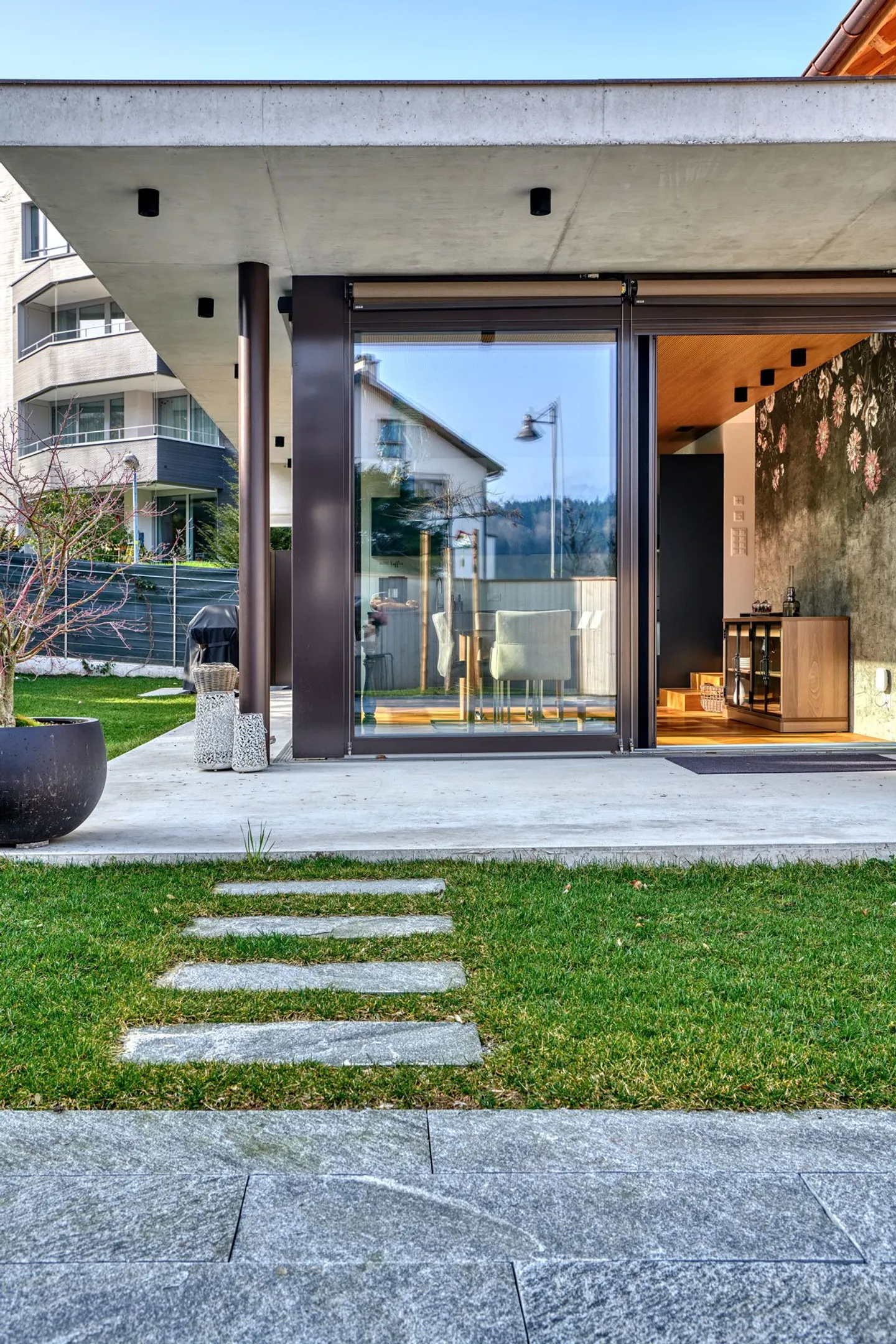 Tradition & New Building Character: Unique 8-Room Single-Family House - Photo 2 of 7