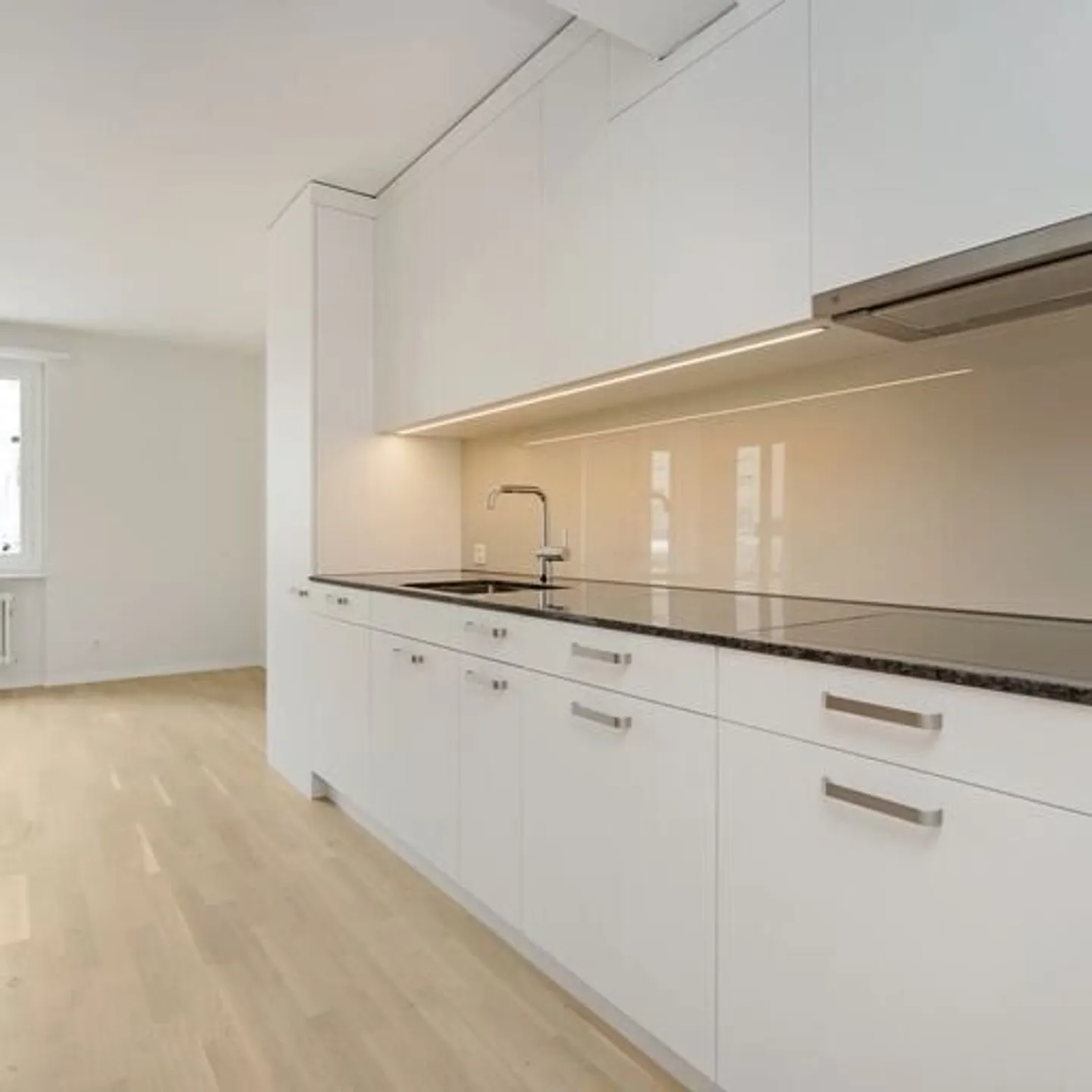 Appartamento ristrutturato di 4.5 locali con balcone e terrazza nel centro di Bienne - Foto 6 di 13