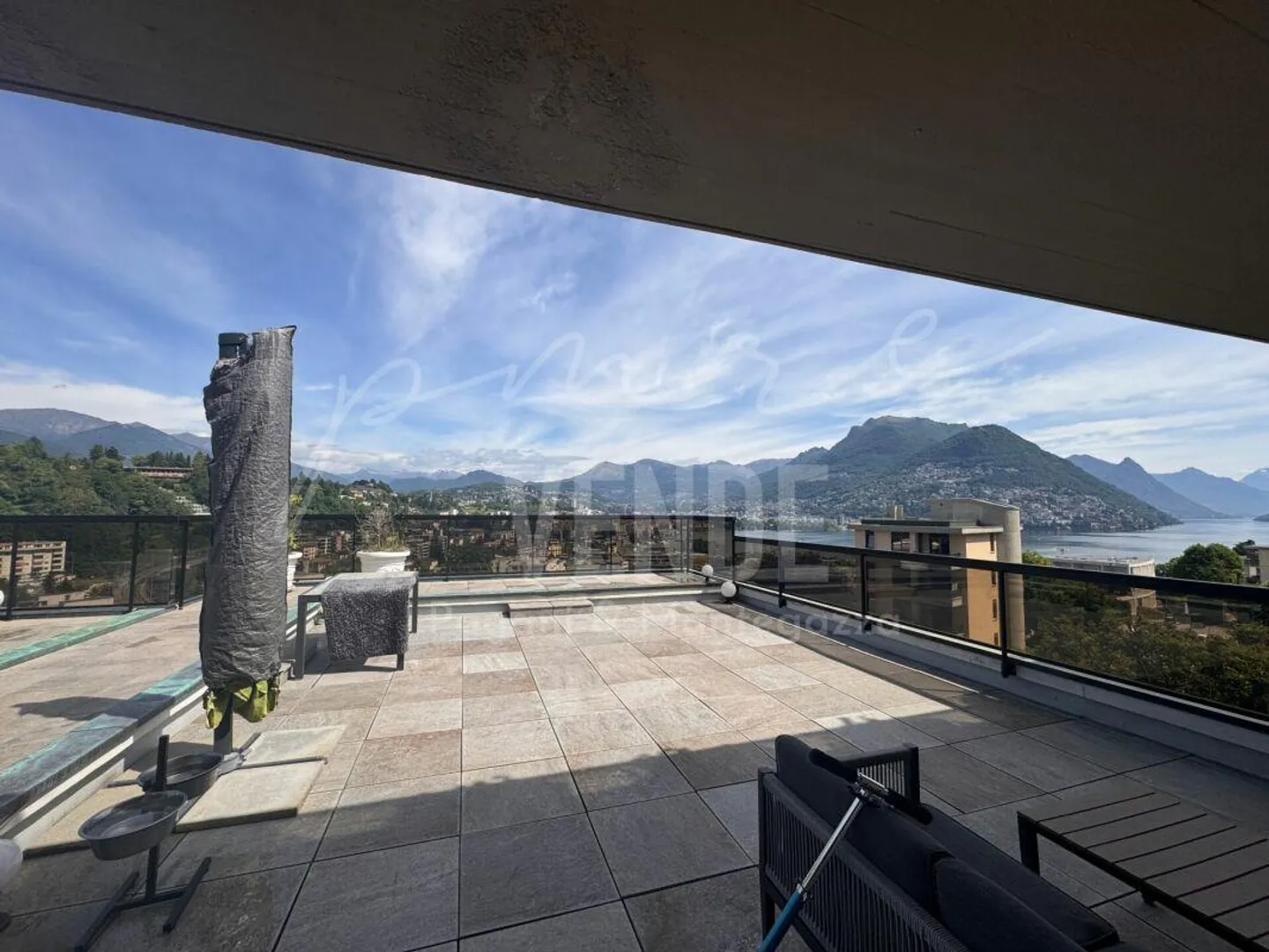 PARADISE | MAGNIFICENT TERRACE WITH PANORAMIC VIEW OVER THE LAKE AND THE BAY OF LUGANO - Photo 2 of 4
