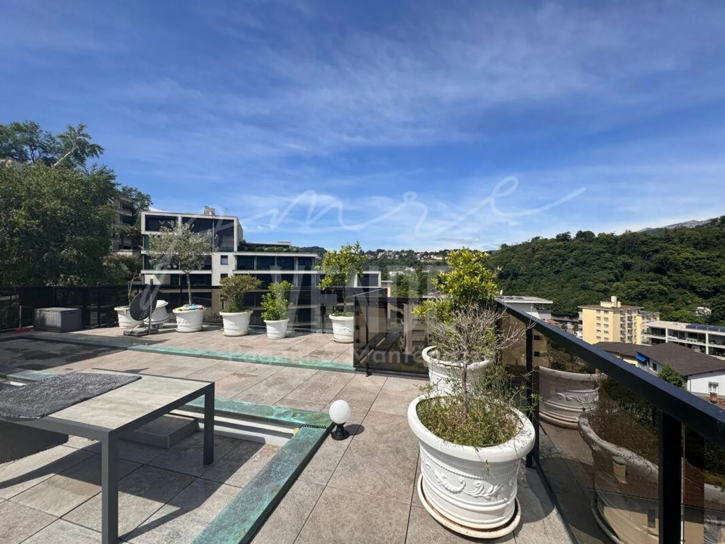 PARADISE | MAGNIFICENT TERRACE WITH PANORAMIC VIEW OVER THE LAKE AND THE BAY OF LUGANO - Photo 3 of 4