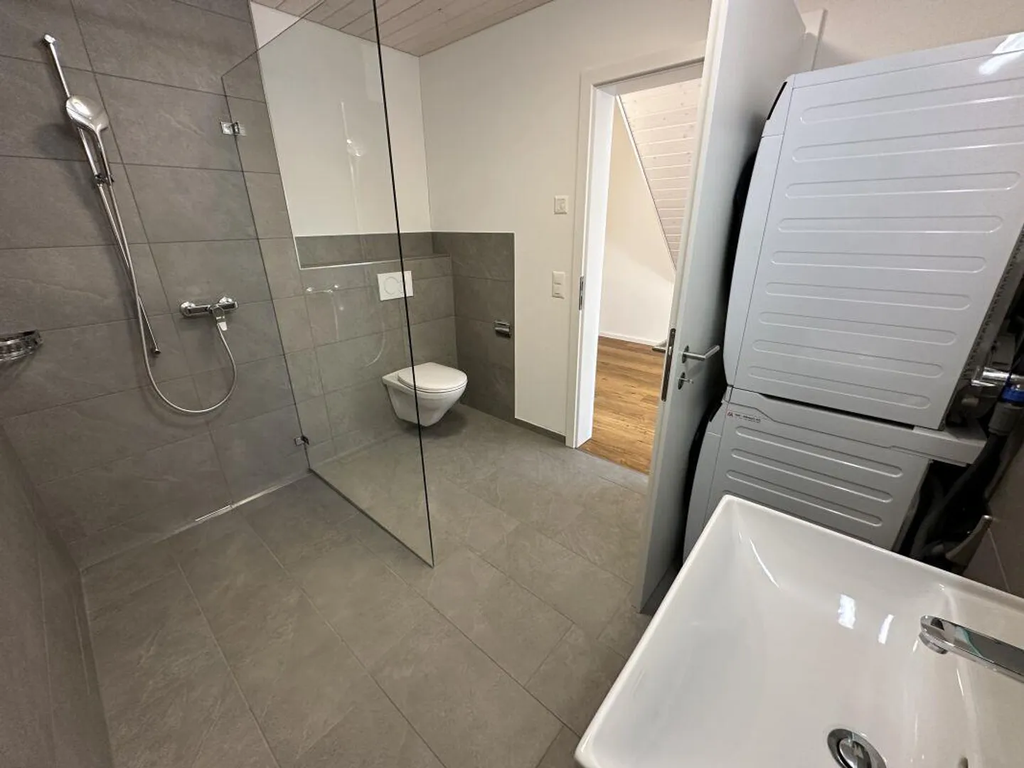 Nouvelle construction - beau logement dans un emplacement central - Photo 4 sur 8