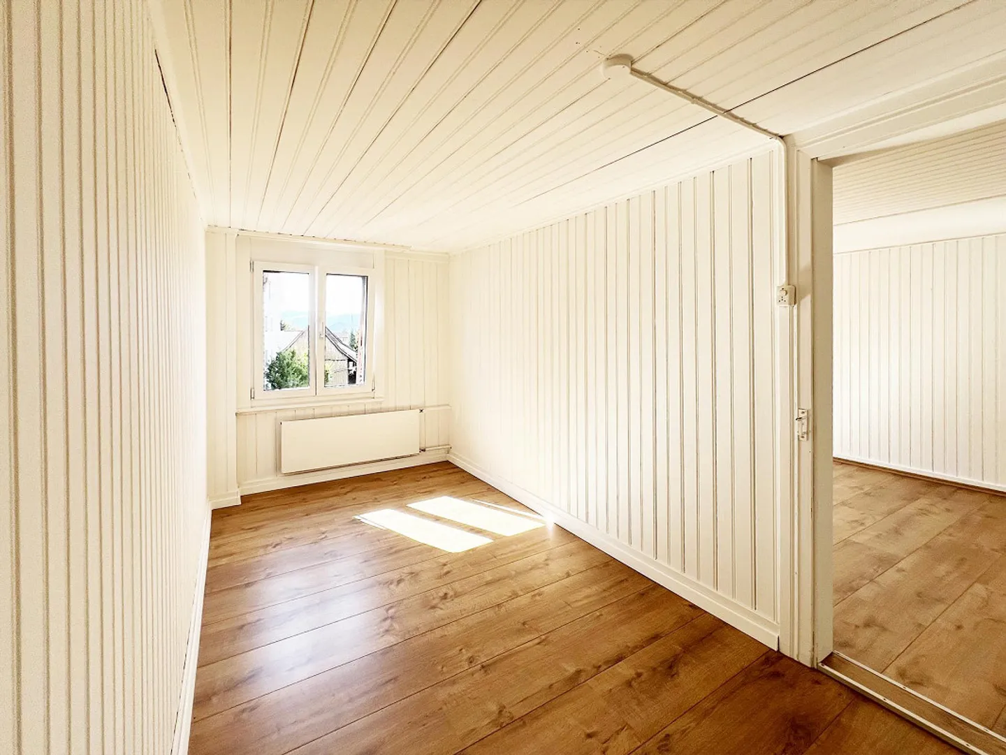 Narrow Single Family Home Old Building - Photo 4 of 16