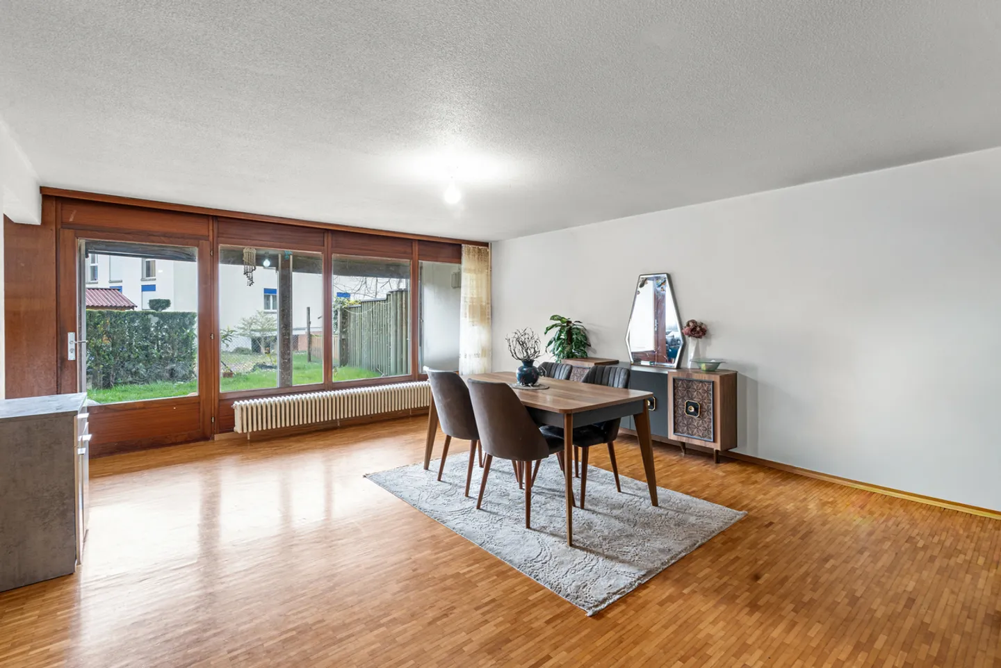 Bright apartment with private garden in the center of Aig - Photo 3 of 13