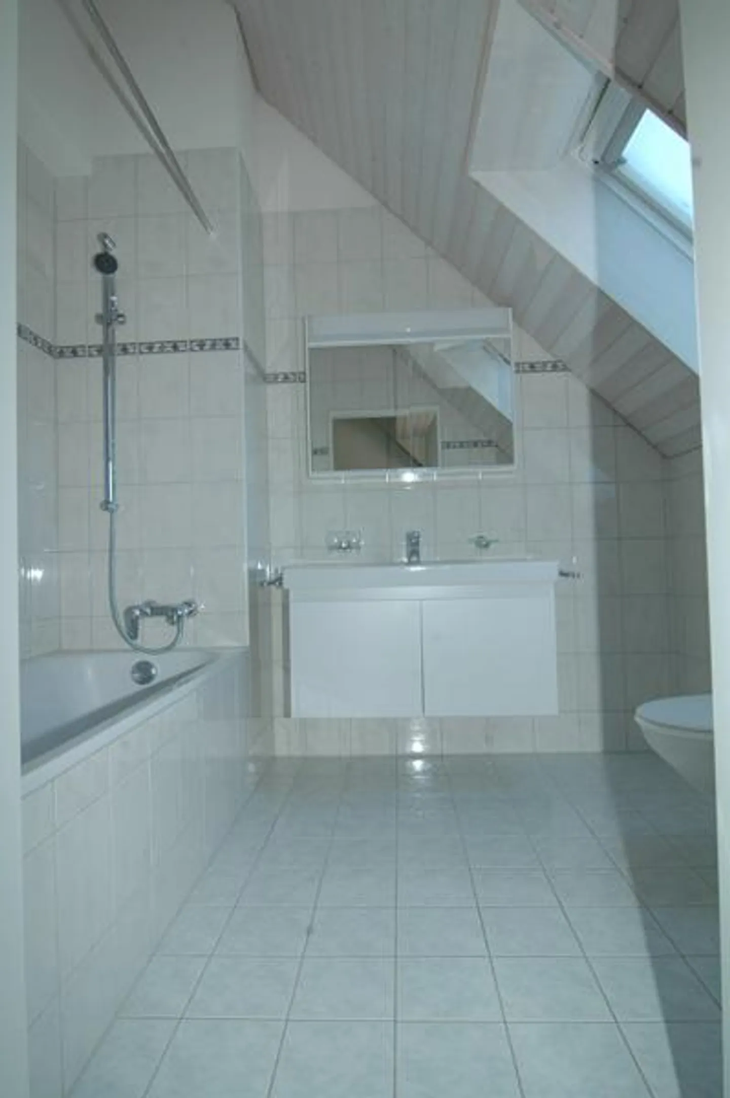 Appartement en duplex de 5,5 pièces adapté aux familles avec beaucoup d'espace - Photo 5 sur 7