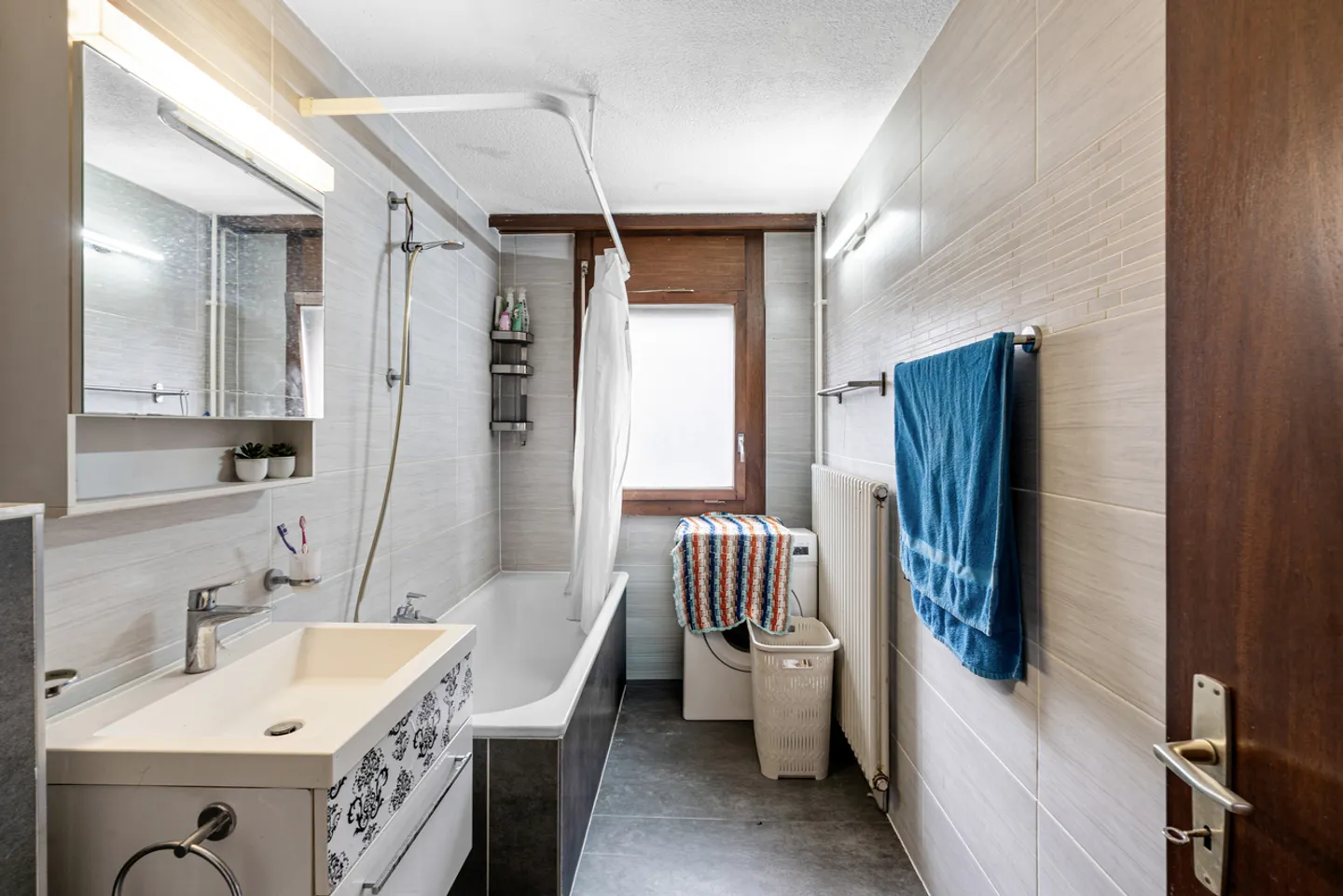 Bright apartment with private garden in the center of Aig - Photo 9 of 13