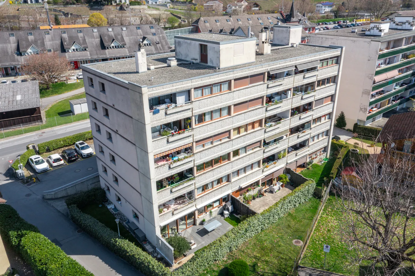 Bright apartment with private garden in the center of Aig - Photo 11 of 13