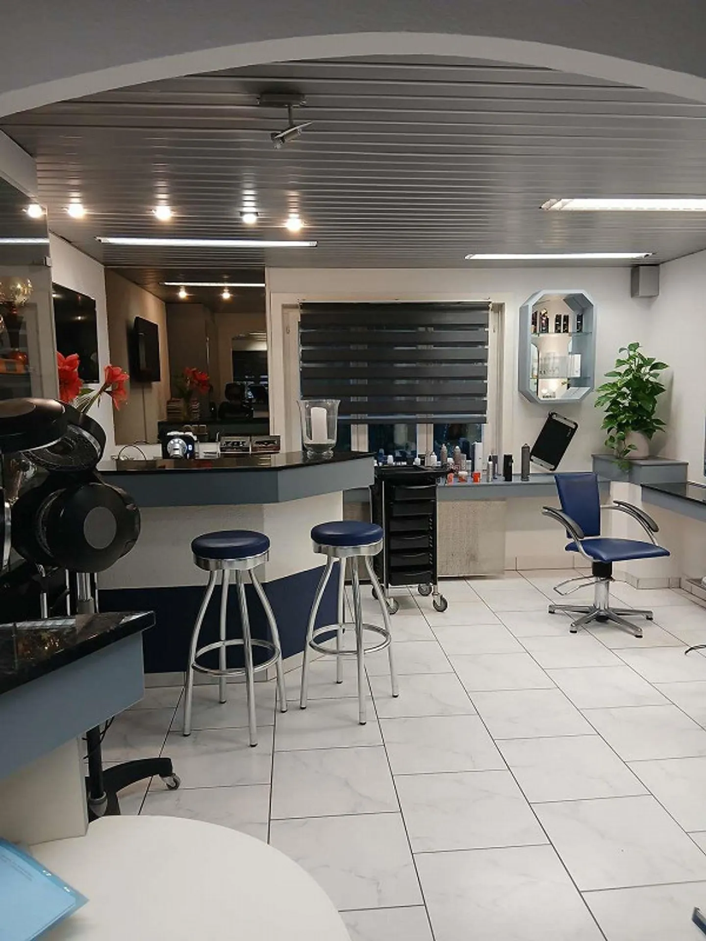 Your commercial space in the middle of Uster with 6 parking spaces - Photo 7 of 9