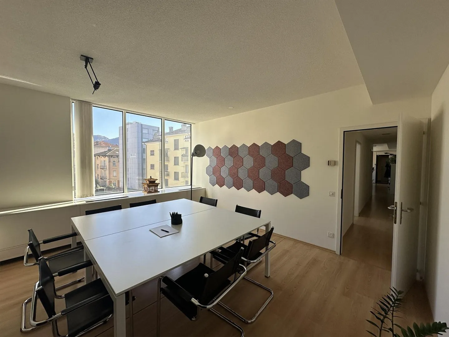 RENT BRIGHT AND PANORAMIC OFFICE IN SEMI-CENTRAL AREA - Photo 5 of 10