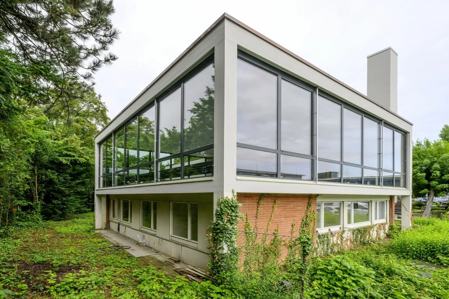 Spazio ufficio in un edificio di portineria vincolato - Foto 1 di 11