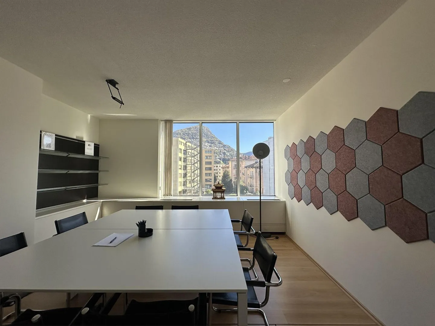 RENT BRIGHT AND PANORAMIC OFFICE IN SEMI-CENTRAL AREA - Photo 1 of 10