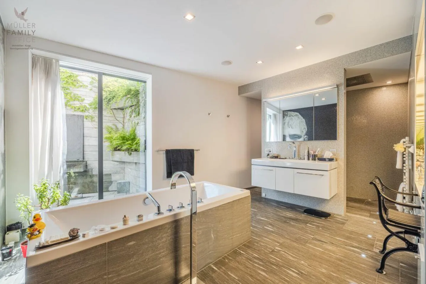 Villa di design di lusso da sogno con vista fantastica sul lago e appartamento per gli ospiti - Foto 12 di 15