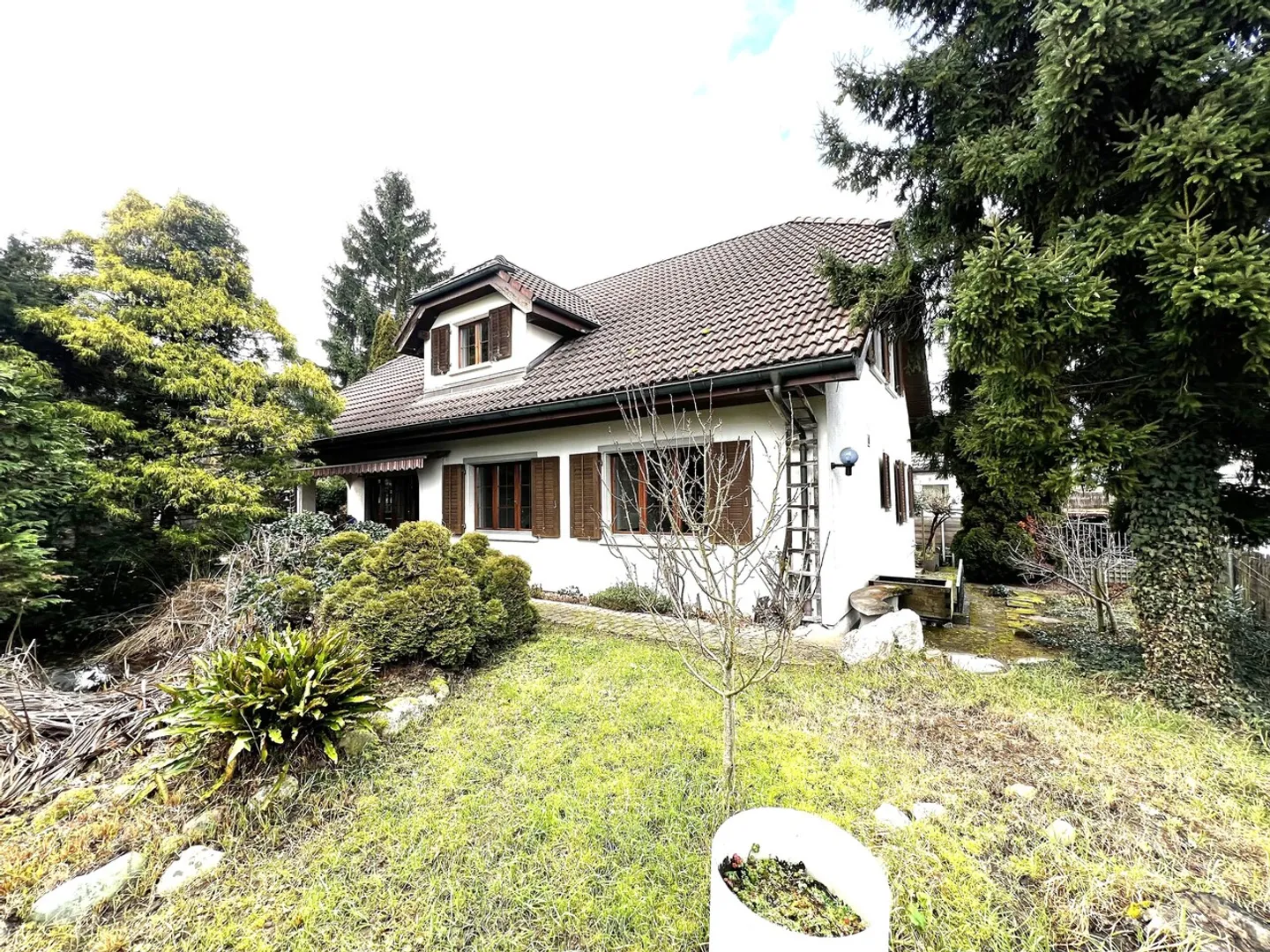 Maison de 6 pièces adaptée aux enfants avec grand jardin - Photo 1 sur 17