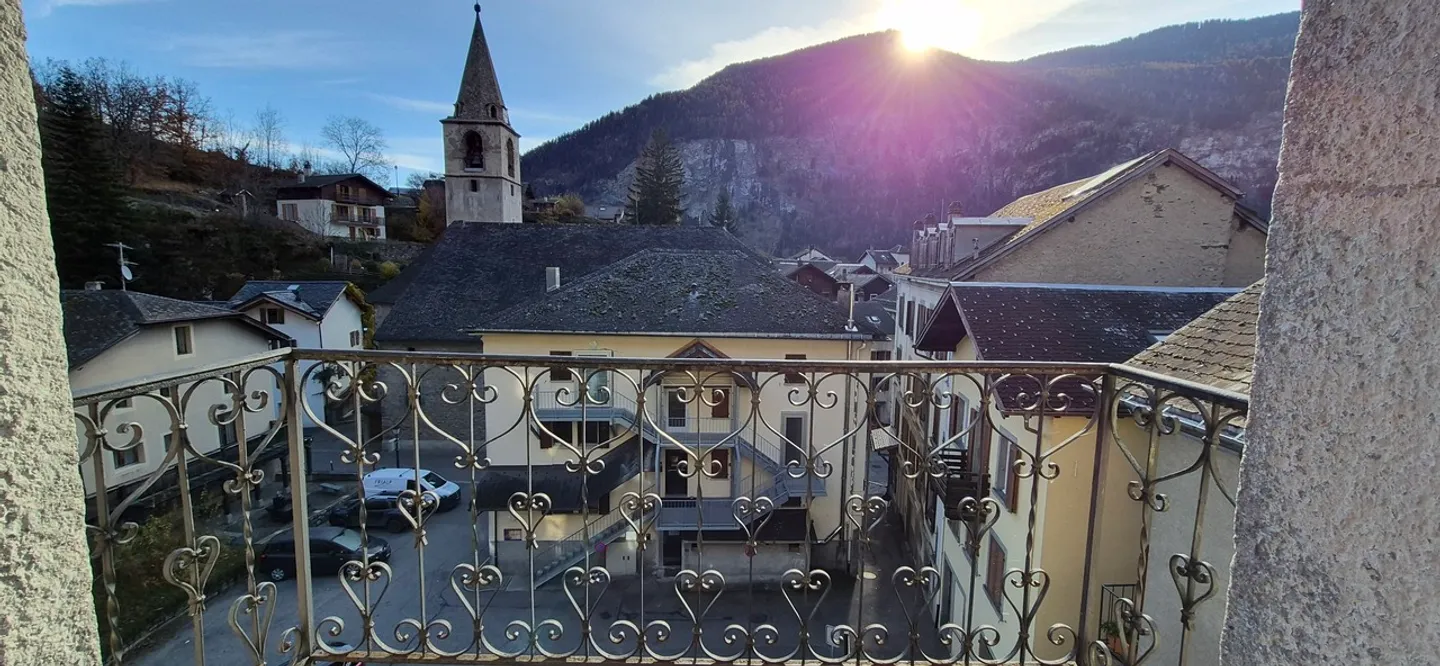 Appartamento di 3 stanze in una vecchia casa di villaggio - Foto 1 di 13