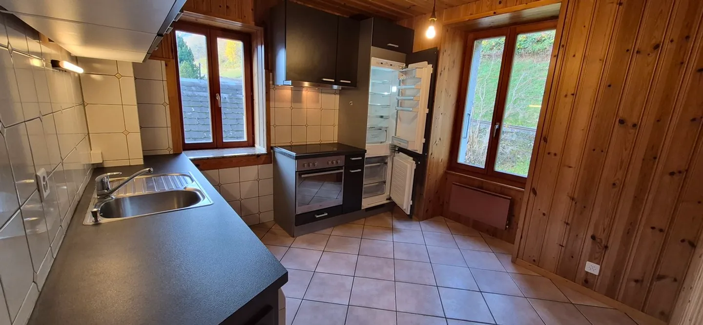 Appartamento di 3 stanze in una vecchia casa di villaggio - Foto 2 di 13
