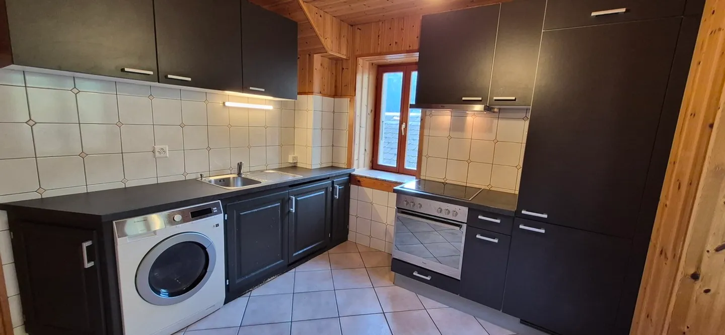 Appartamento di 3 stanze in una vecchia casa di villaggio - Foto 6 di 13