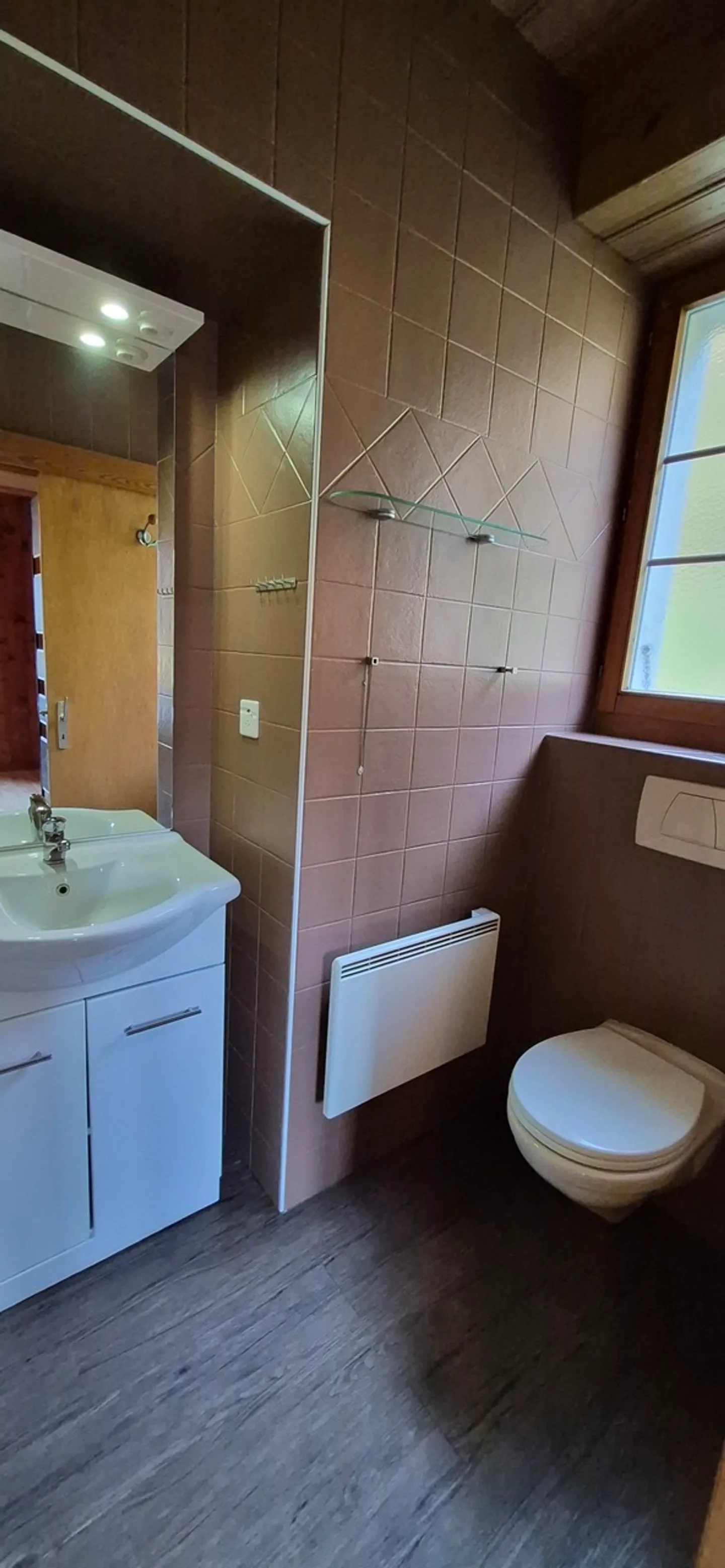 Appartamento di 3 stanze in una vecchia casa di villaggio - Foto 7 di 13