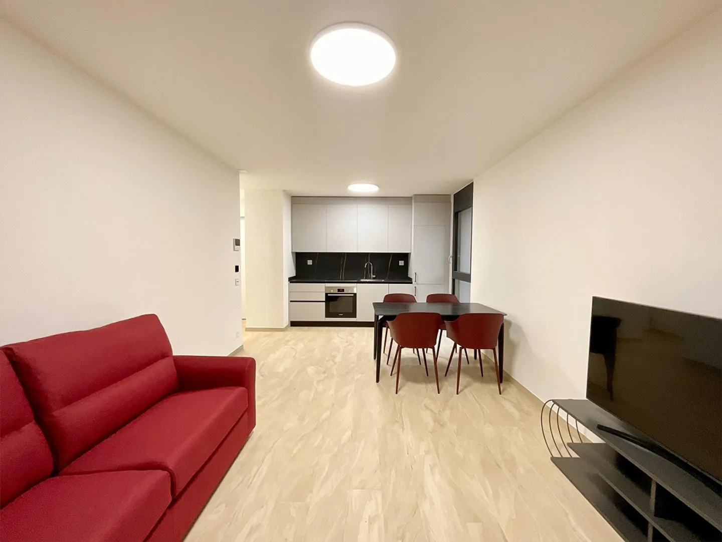 Appartamento moderno con grande terrazza - Foto 1 di 9