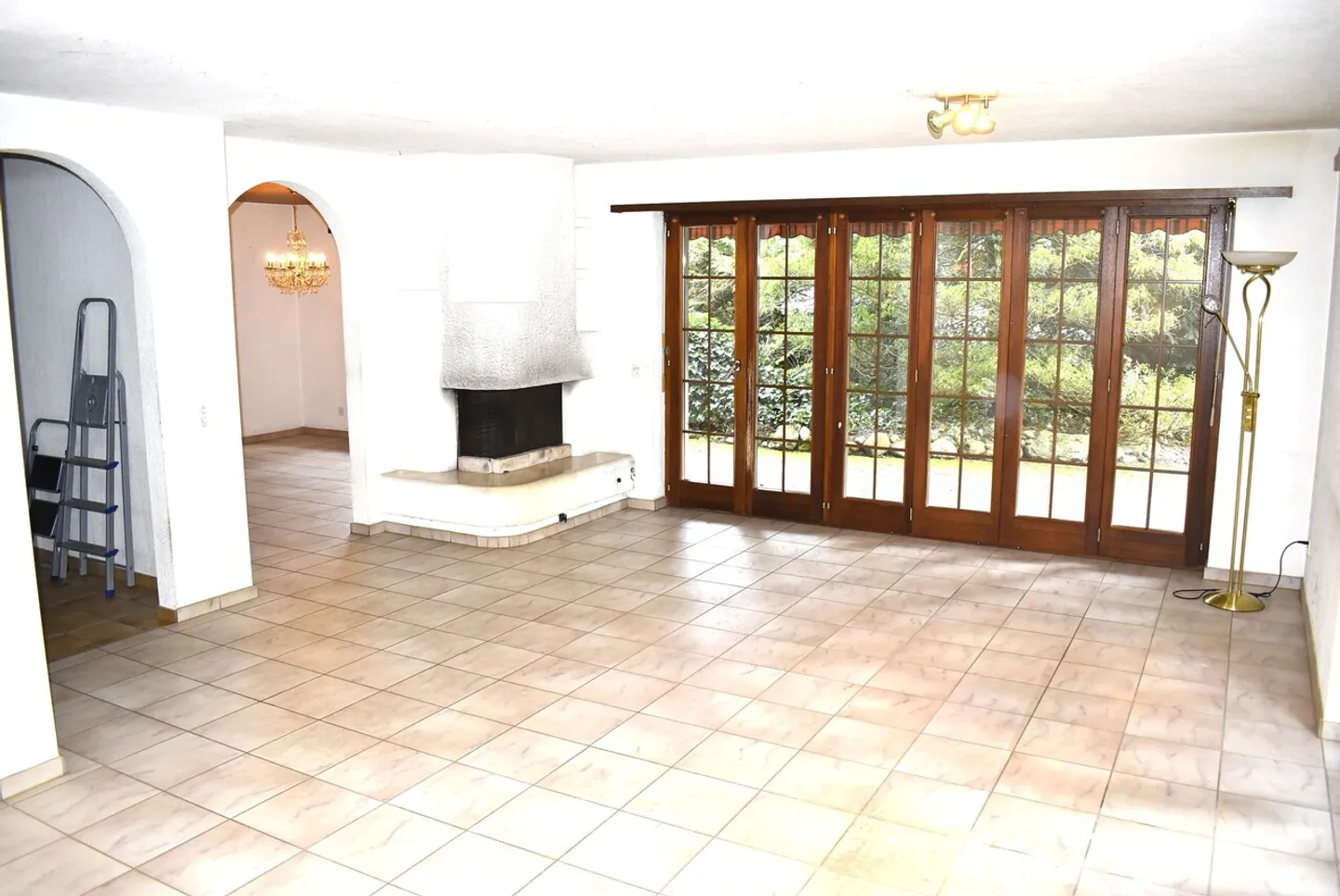 Maison de 6 pièces adaptée aux enfants avec grand jardin - Photo 2 sur 17