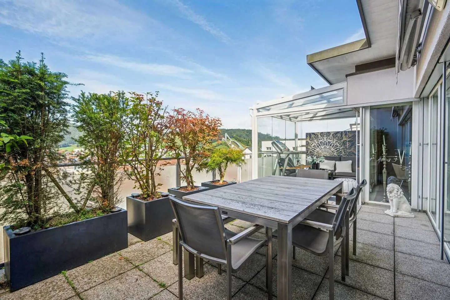 Modern Apartment with Balcony - Photo 10 of 13