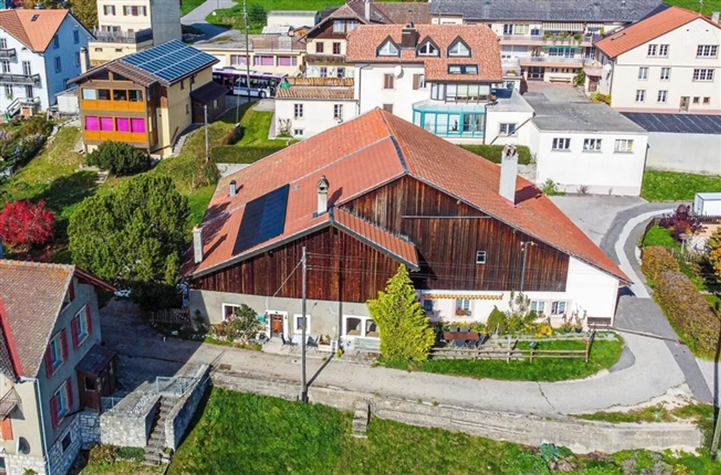 Semi-Detached House with Beautiful Hall, Garden and Terrace - Photo 1 of 18