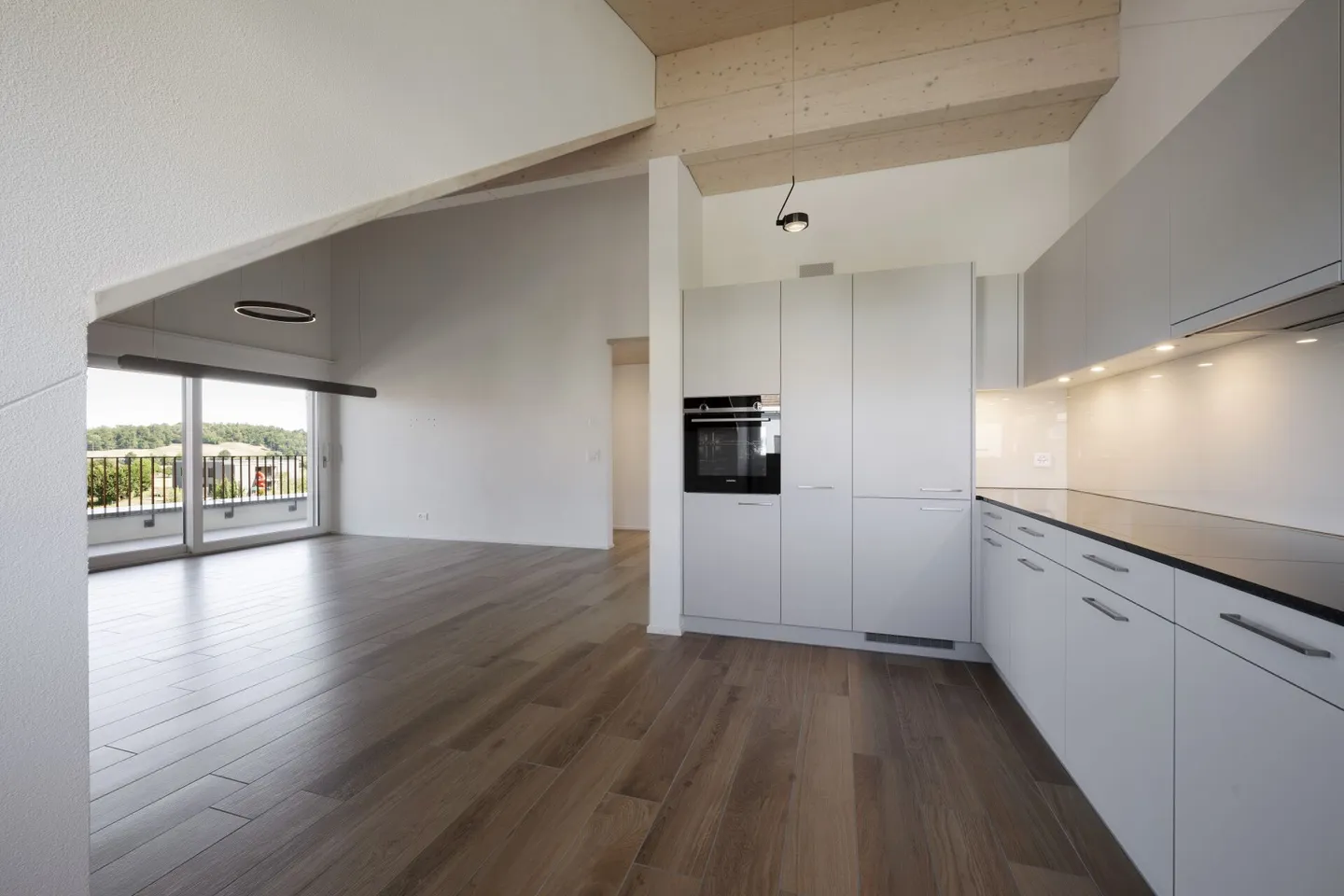 Wunderschöne 3.5 Zimmer Dachwohnung mit grosser Loggia - Photo 3 of 12