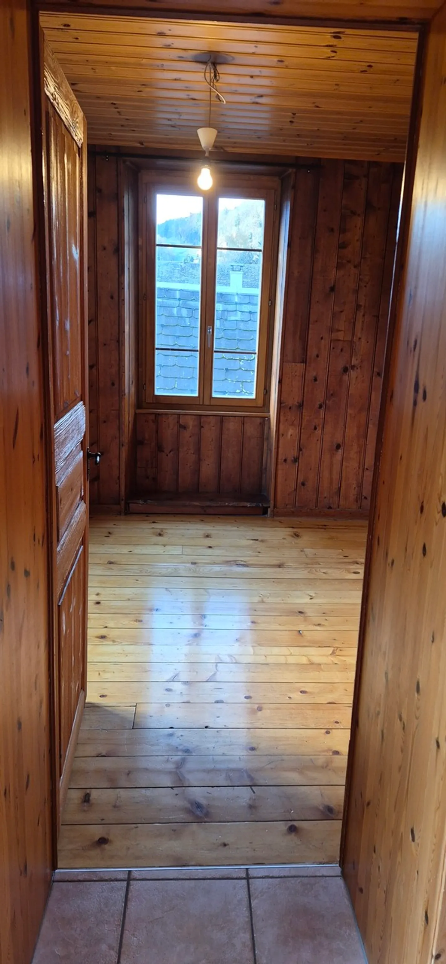 Appartamento di 3 stanze in una vecchia casa di villaggio - Foto 10 di 13