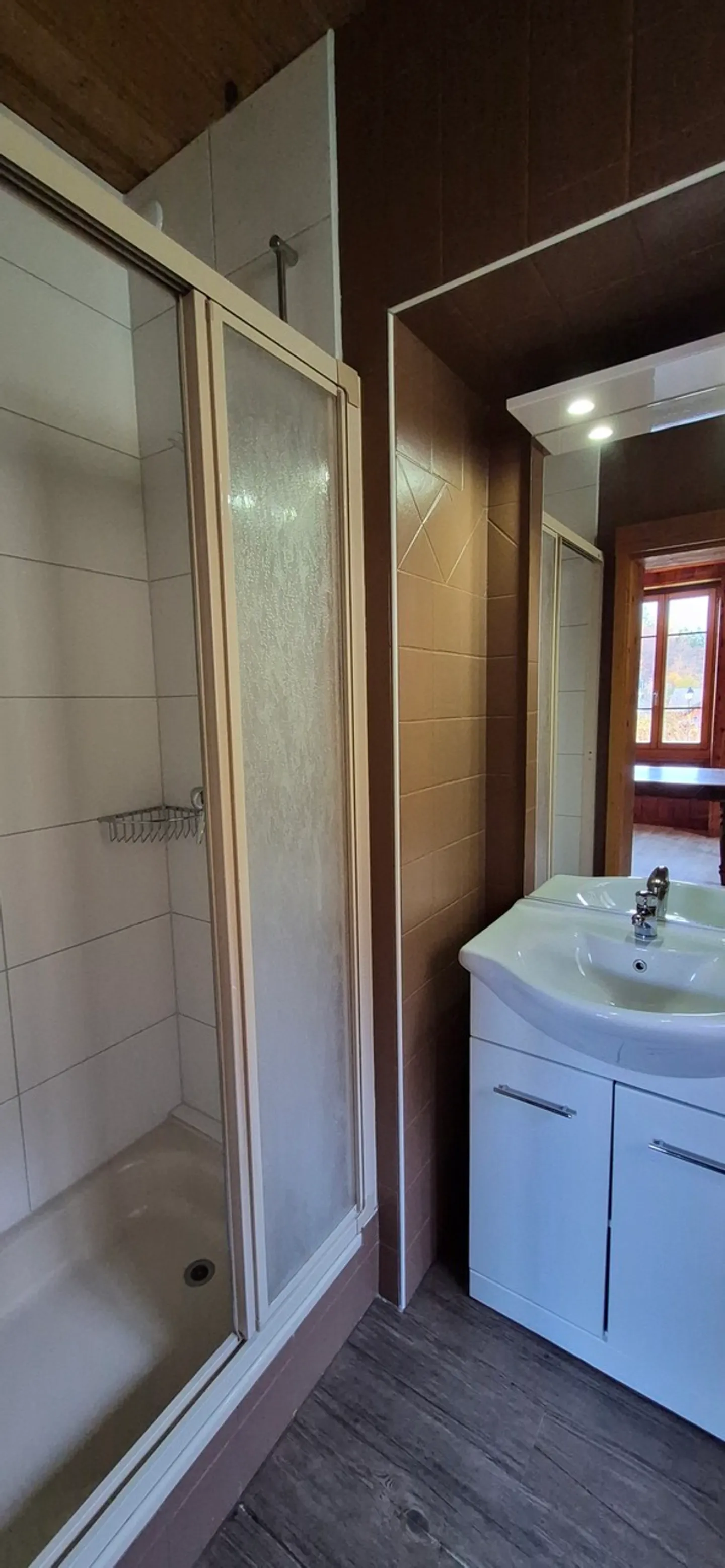 Appartamento di 3 stanze in una vecchia casa di villaggio - Foto 11 di 13