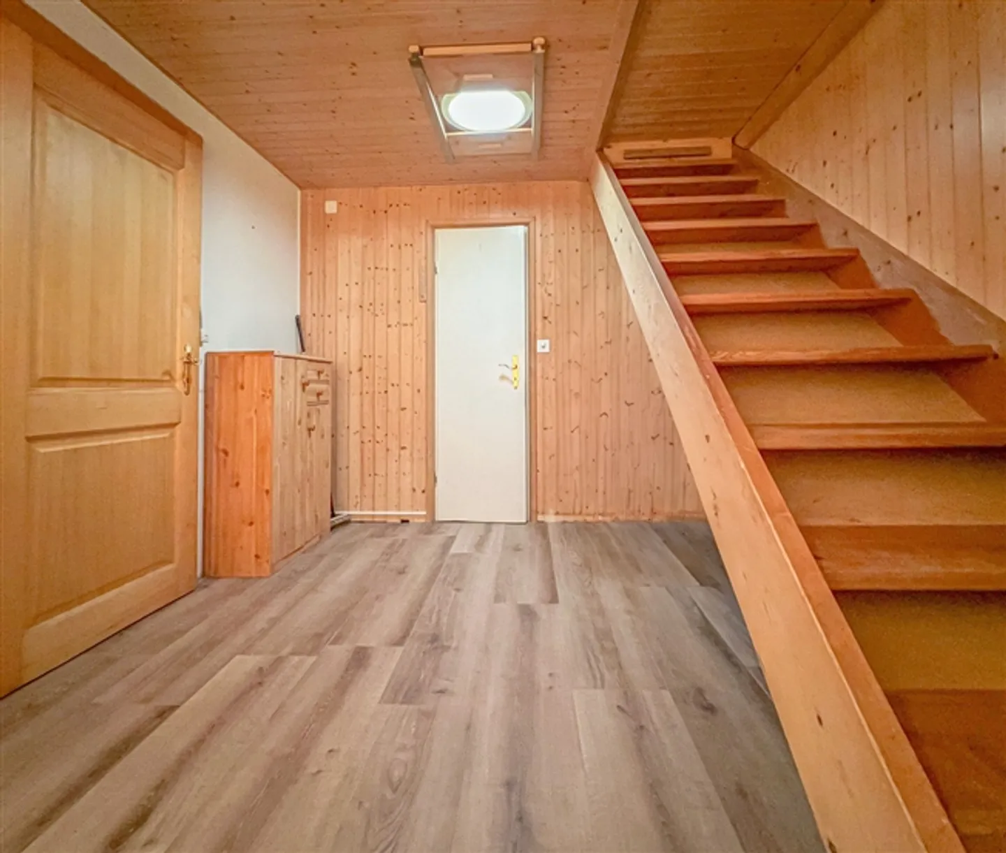 Semi-Detached House with Beautiful Hall, Garden and Terrace - Photo 8 of 18