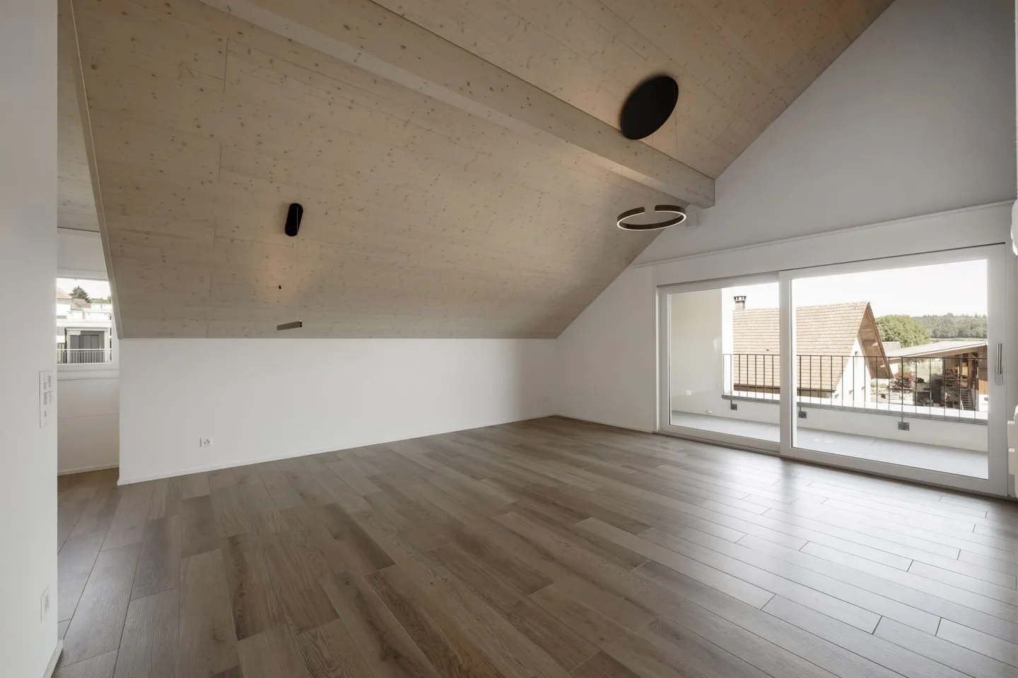 Wunderschöne 3.5 Zimmer Dachwohnung mit grosser Loggia - Photo 4 of 12