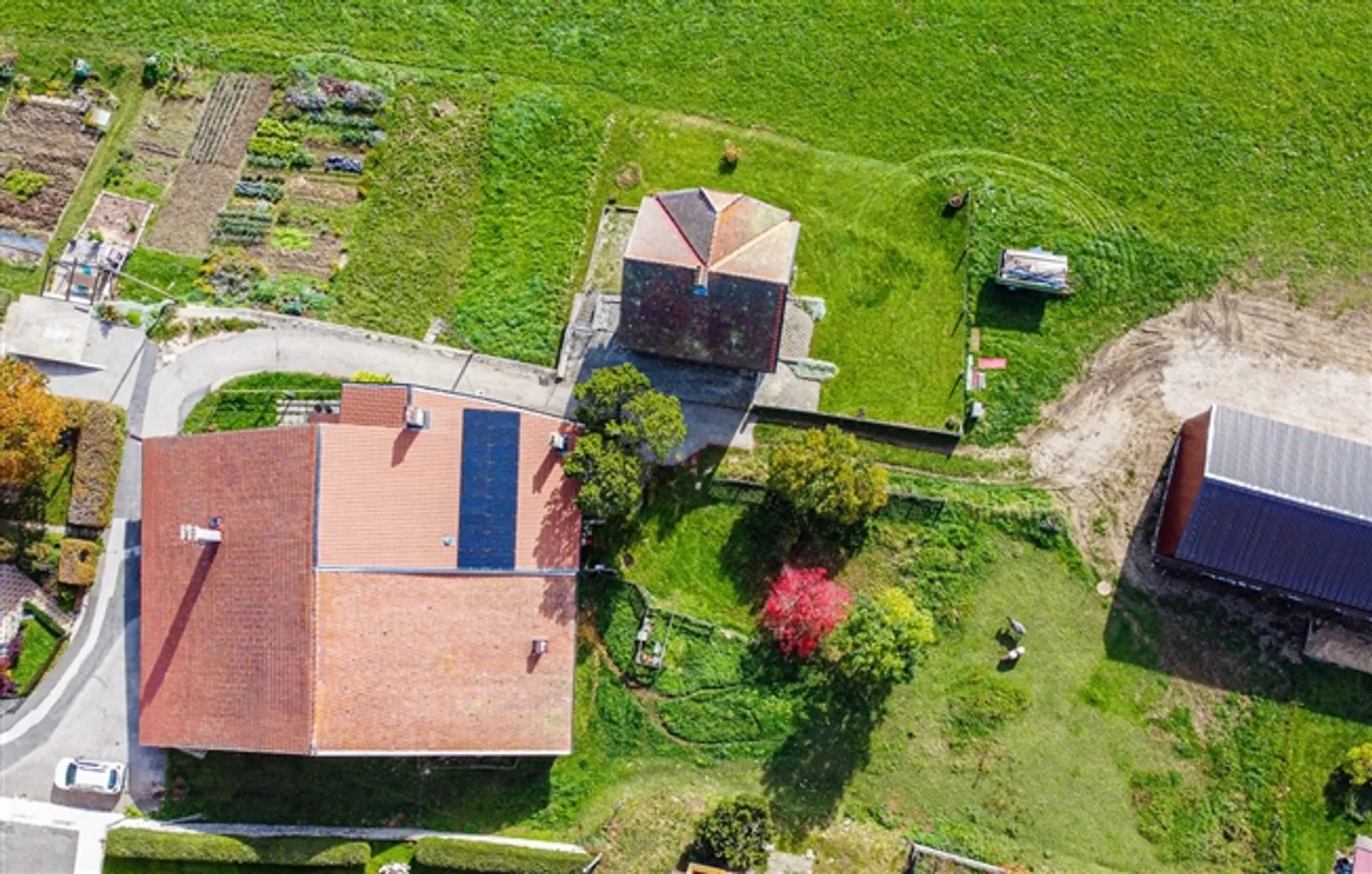 Semi-Detached House with Beautiful Hall, Garden and Terrace - Photo 14 of 18