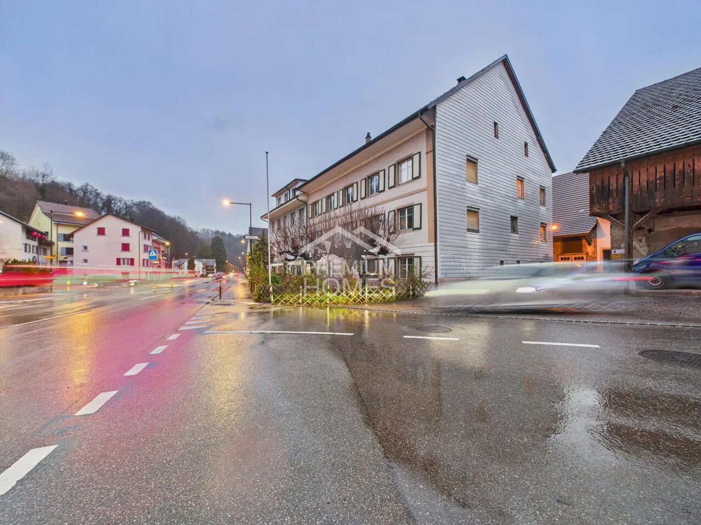 Mehrfamilienhaus in Buckten mit riesigem Ausbaupotenzial  - Foto 2 von 6